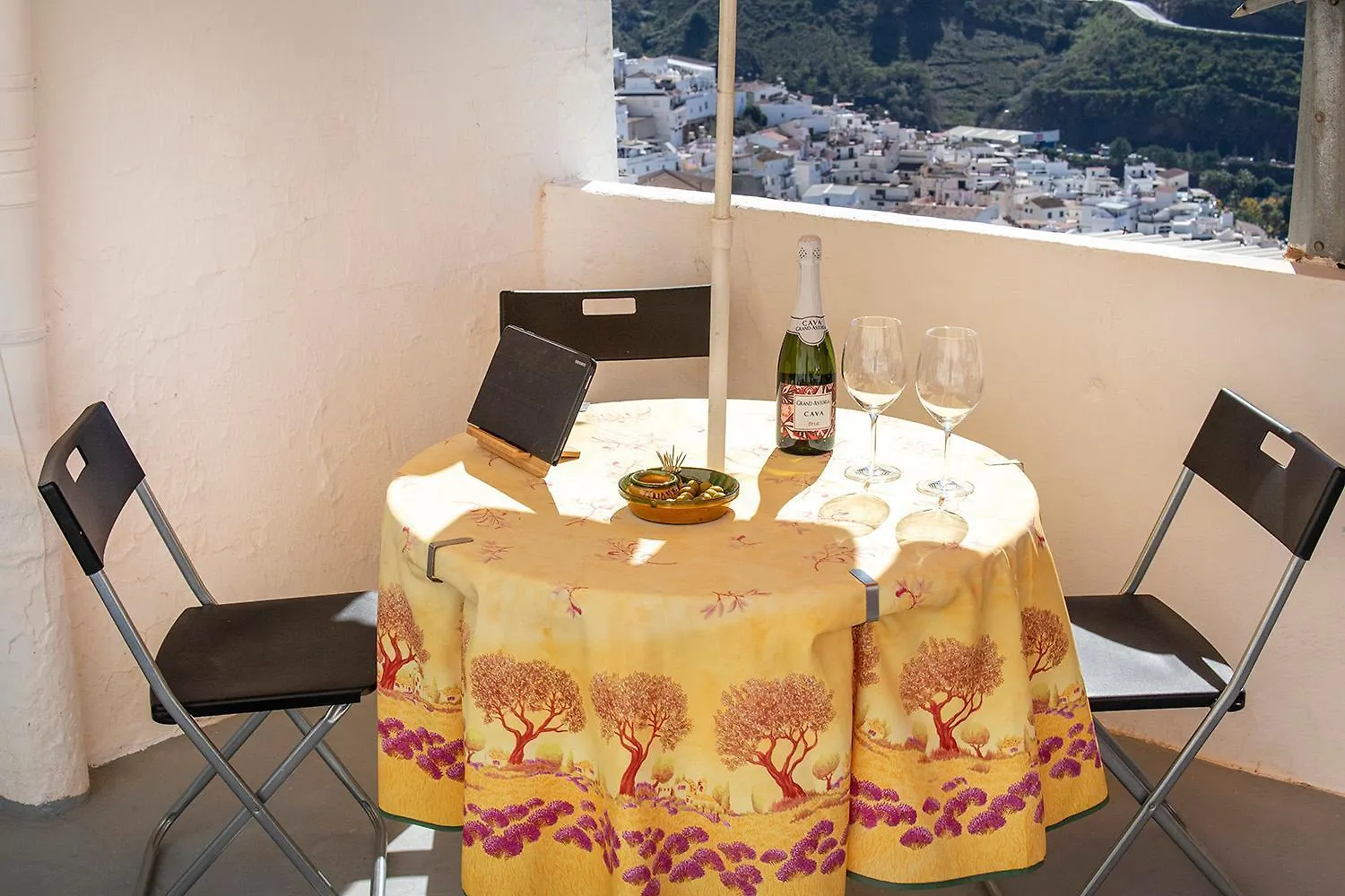 Casa Marlo, Spacious House In The Lively Centre Of Competa 0*,  Spain